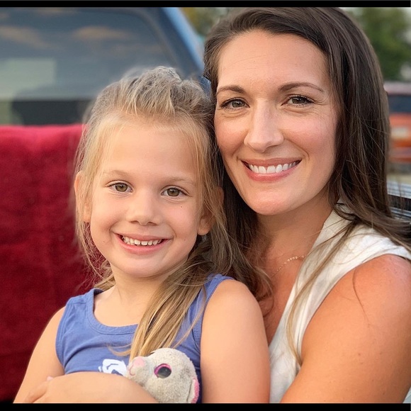 Meet your Posher, Alison - Picture 2 of 6